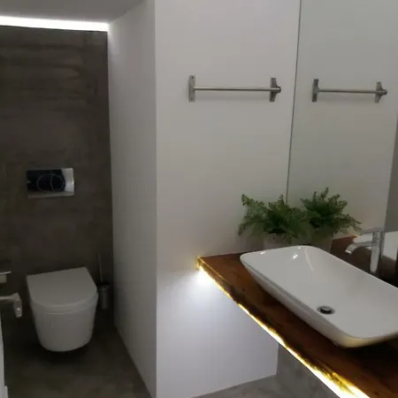 White Rock Surf Homestay Ericeira